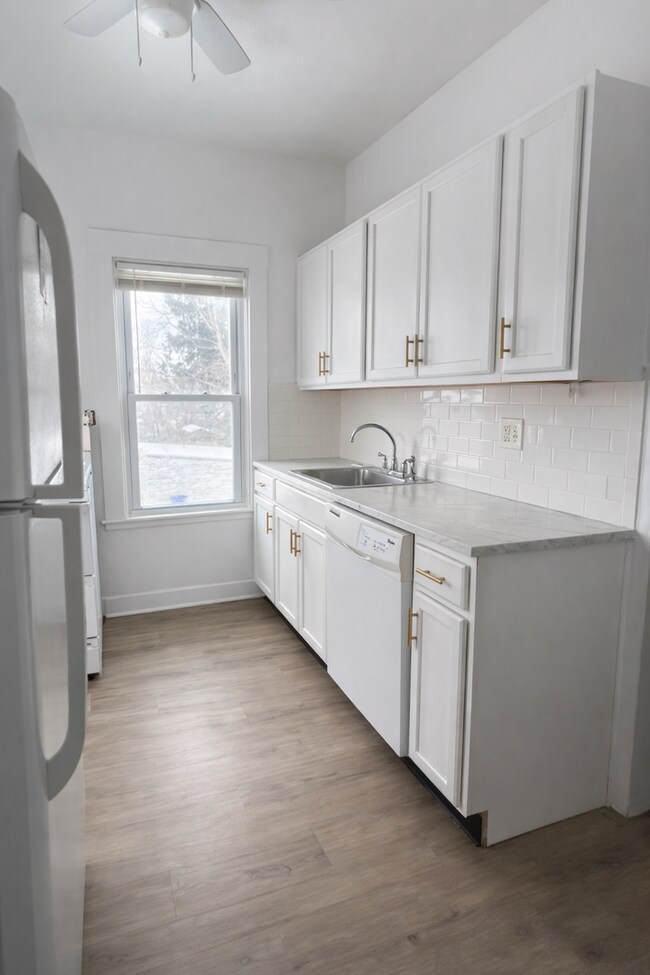 Building Photo - 3914 W 21st St