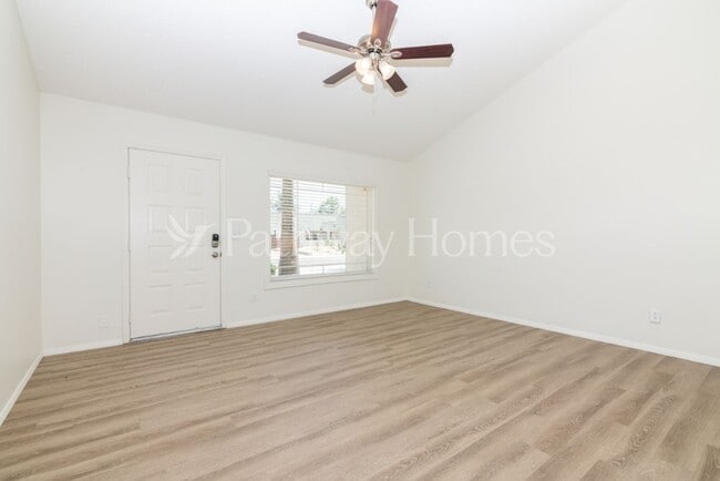 Foto del edificio - 6914 W Cherry Hills Dr