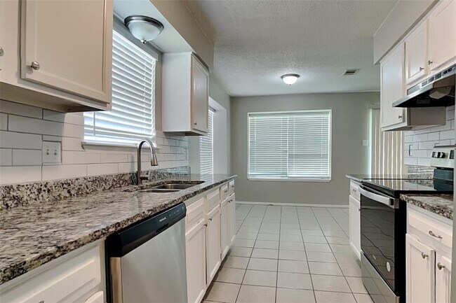 Foto del edificio - 18538 Spinney Ln