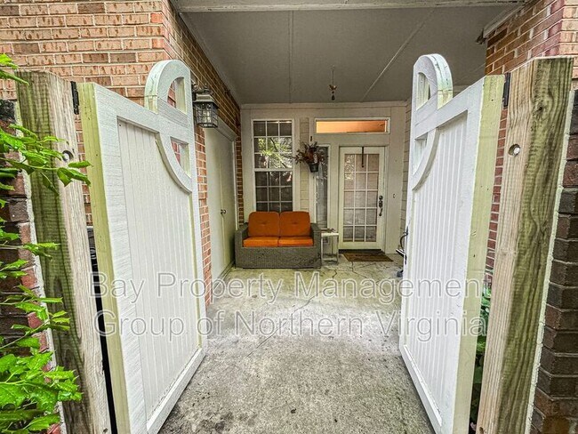 Foto del edificio - 1317 Garden Wall Ct