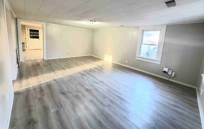 Foto del edificio - 4 Jordan Ln