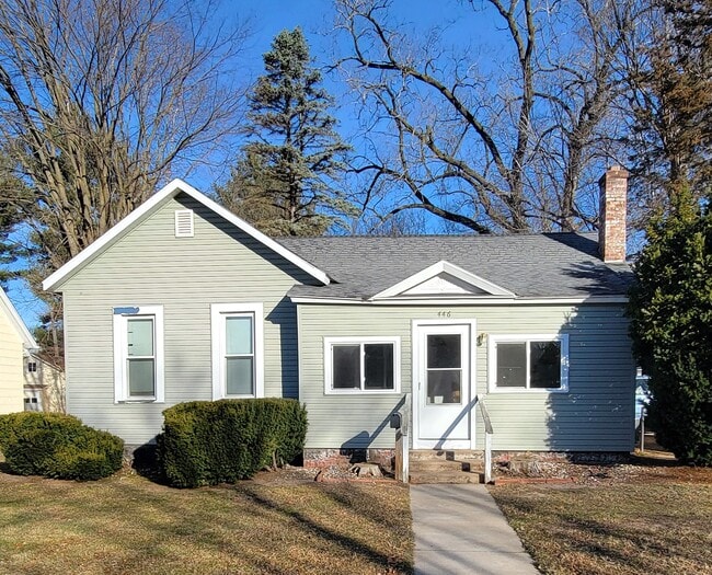 Building Photo - 446 Summit Ave