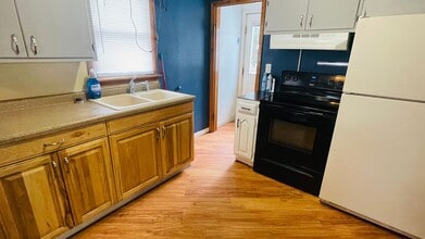 Building Photo - 223 N Kline St