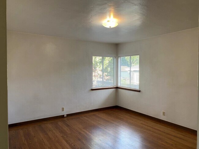 Foto del edificio - 1320 Carl Ave