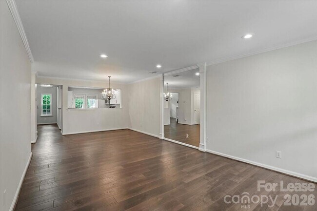 Foto del edificio - 9022 Roseton Ln
