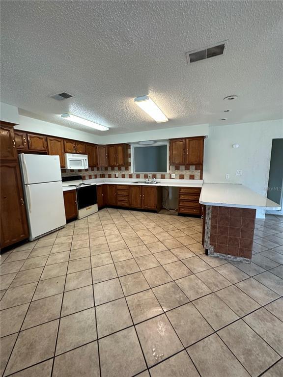 Building Photo - 5907 NW 65th Pl