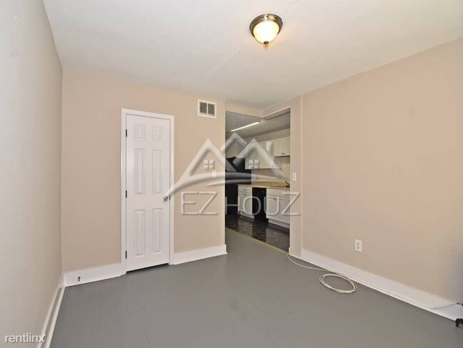 Building Photo - 3 br, 2 bath House - 1621 Spruce St