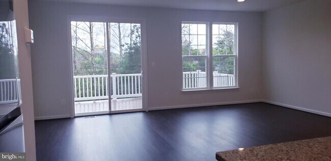 Foto del edificio - 9106 GRAVES Ln