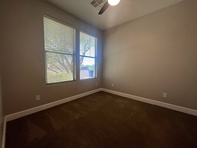 Foto del edificio - Cozy Cul De Sac house FOR RENT in a GREAT location