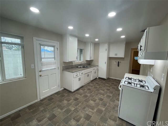 Building Photo - 355 S Aspan Ave