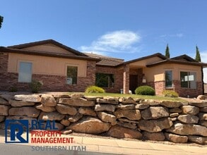 Building Photo - 685 W Windsor Dr