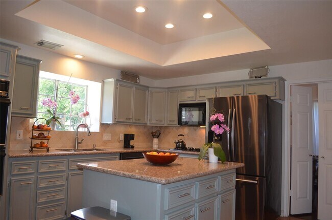 Building Photo - 4635 Meadow Green Dr