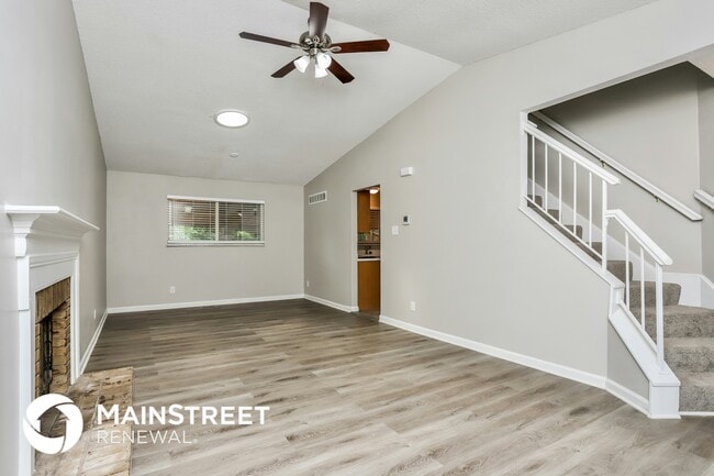 Building Photo - 1133 Treetop Village Dr