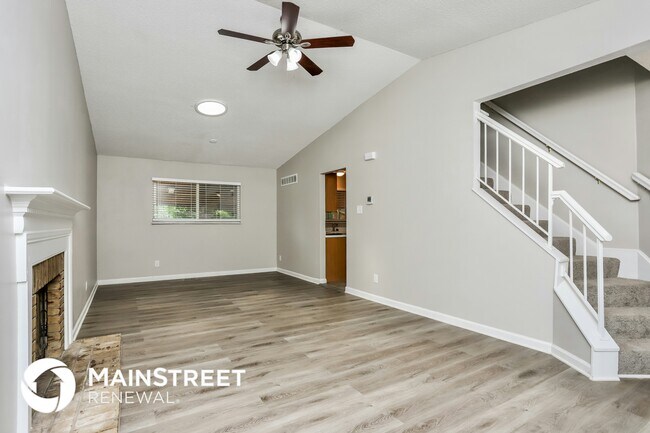 Foto del edificio - 1133 Treetop Village Dr
