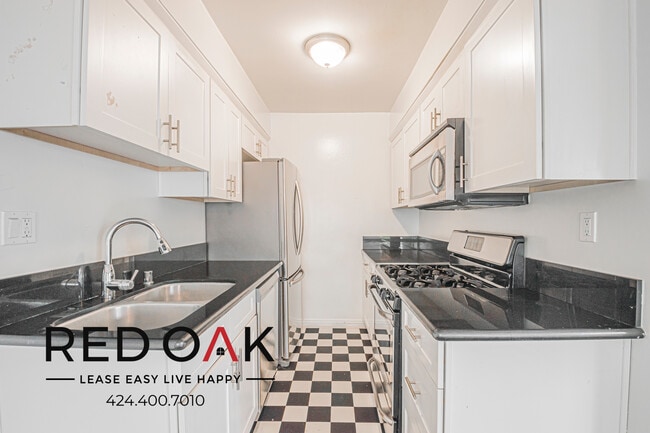 Building Photo - 1221 Amherst Ave