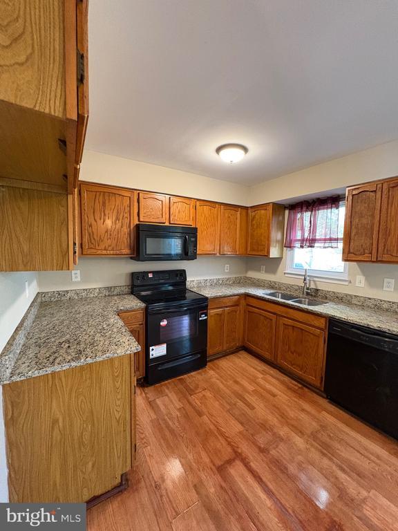 Building Photo - 7 Valley Bend Ct