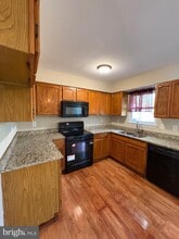 Building Photo - 7 Valley Bend Ct