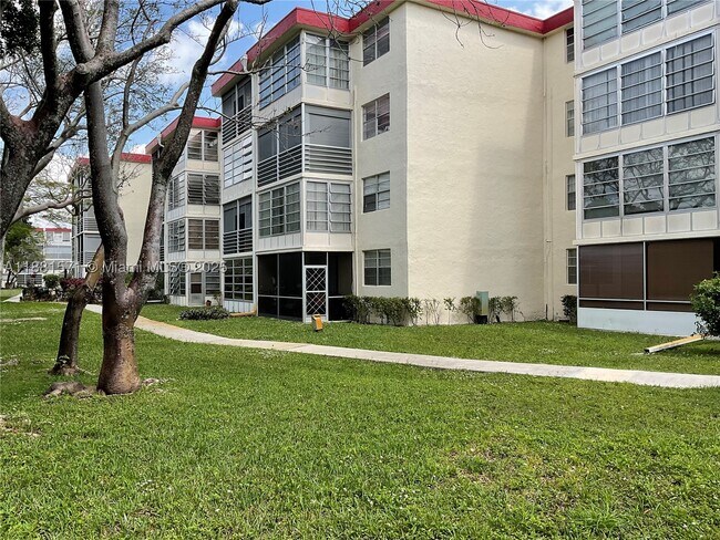 Foto del edificio - 3001 NW 48th Ave