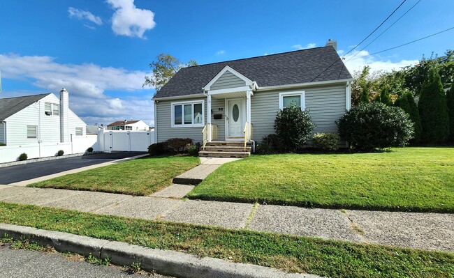Well Maintained on Quiet Street - 88 Elizabeth Pl