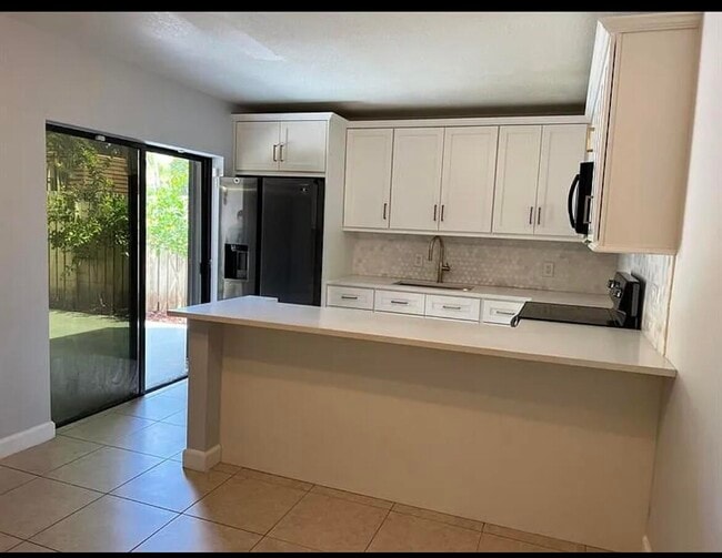 Building Photo - 308 3rd Ln