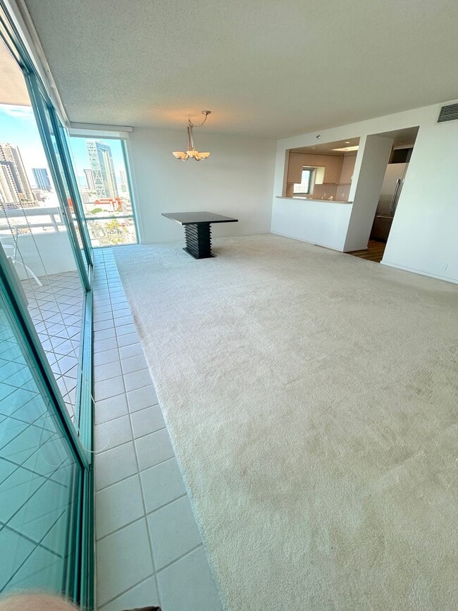 Foto del edificio - Large 19th Floor Unit with Ocean, City, Mo...
