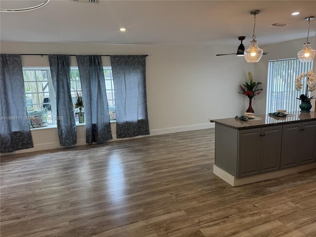 Foto del edificio - 5209 NW 18th St
