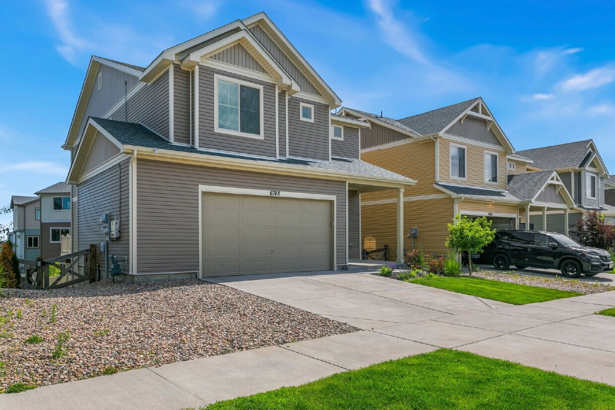 Primary Photo - Spacious Banning Lewis Home with Finished ...