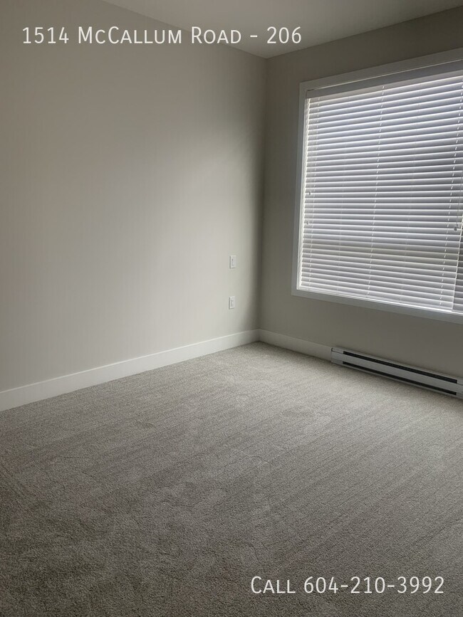 Building Photo - Condo in the Cinema District!