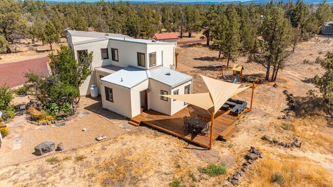 Building Photo - 4455 NE Vaughn Ave