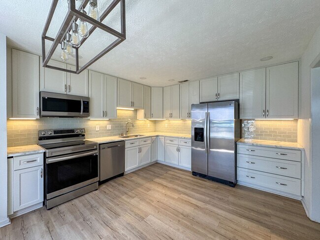 Foto del edificio - 5578 Windy Knoll Pl