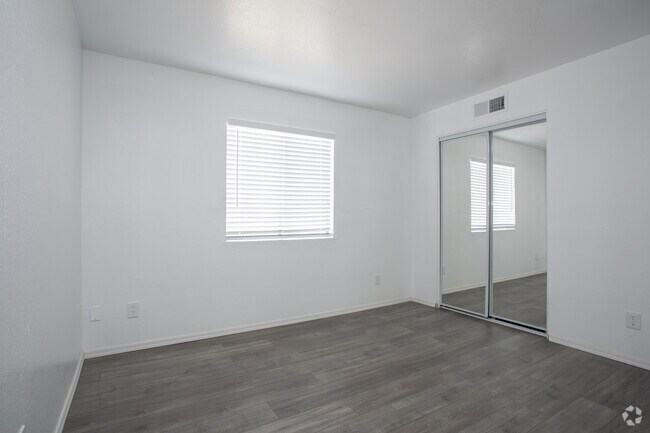 2HAB,1BA-850 ft² - Bellevue Estates