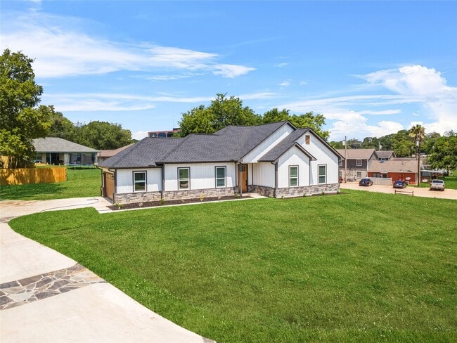 Foto del edificio - 2315 Progress Dr