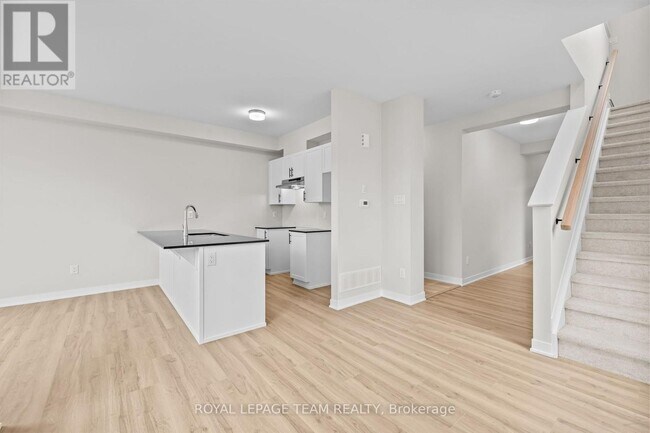 Building Photo - 741 Haflinger Row