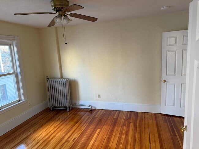 Foto del edificio - 592 Salem St