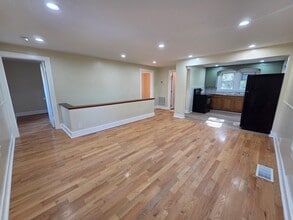 Building Photo - 530 Broad St