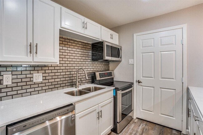 Building Photo - 4708 San Jacinto St