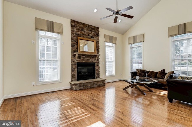 Foto del edificio - 7403 Thames River Dr