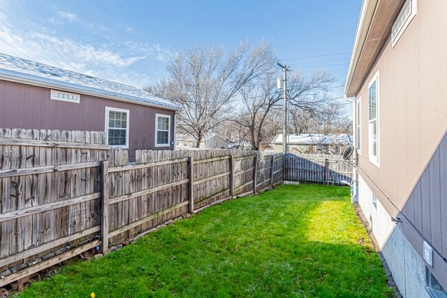 Building Photo - Duplex with fenced in yard