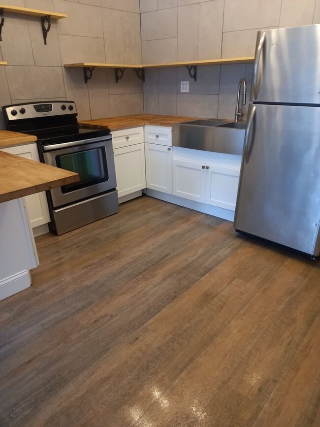 Photo - 330 N 5th St Apartment