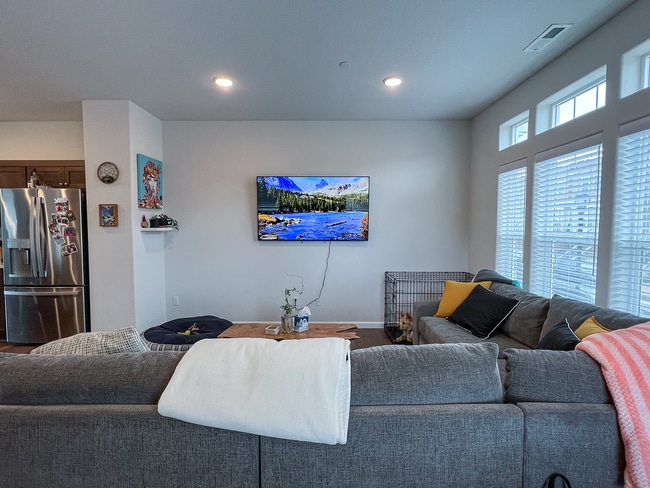 Building Photo - Modern Villebois Townhome with Quartz Kitc...