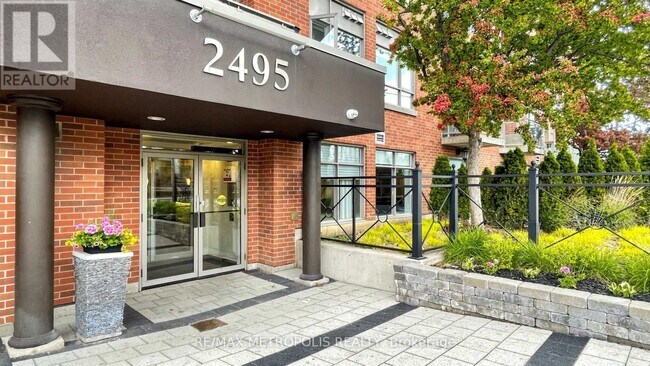 Photo du bâtiment - 2495 Dundas St W