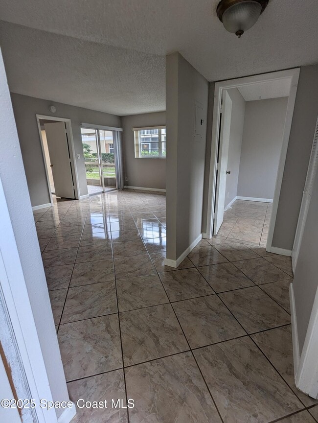 Foto del edificio - 1609 Sunny Brook Ln