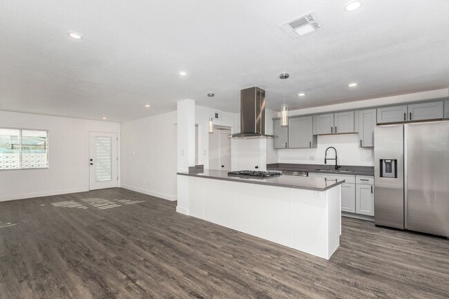 Building Photo - North Mountain Home