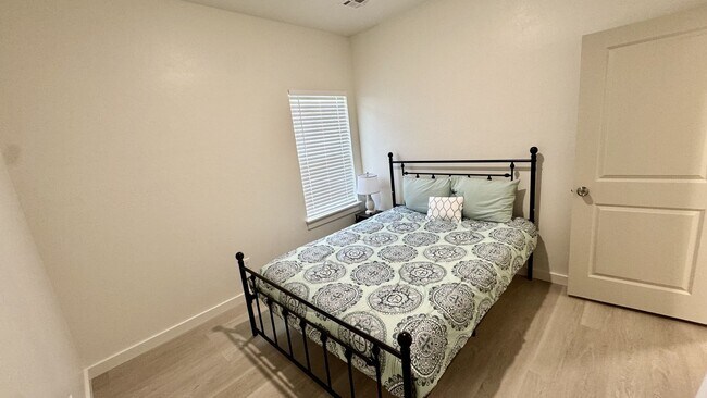 Foto del edificio - Charming 2-Bedroom Home in the Heart of La...