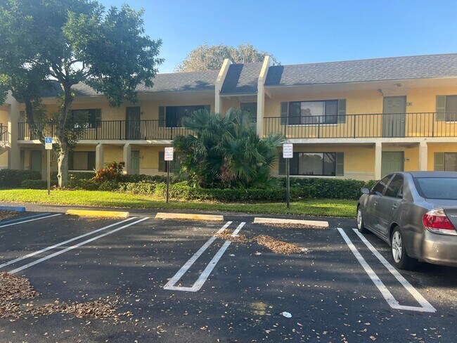 Foto del edificio - 814 Meadows Cir