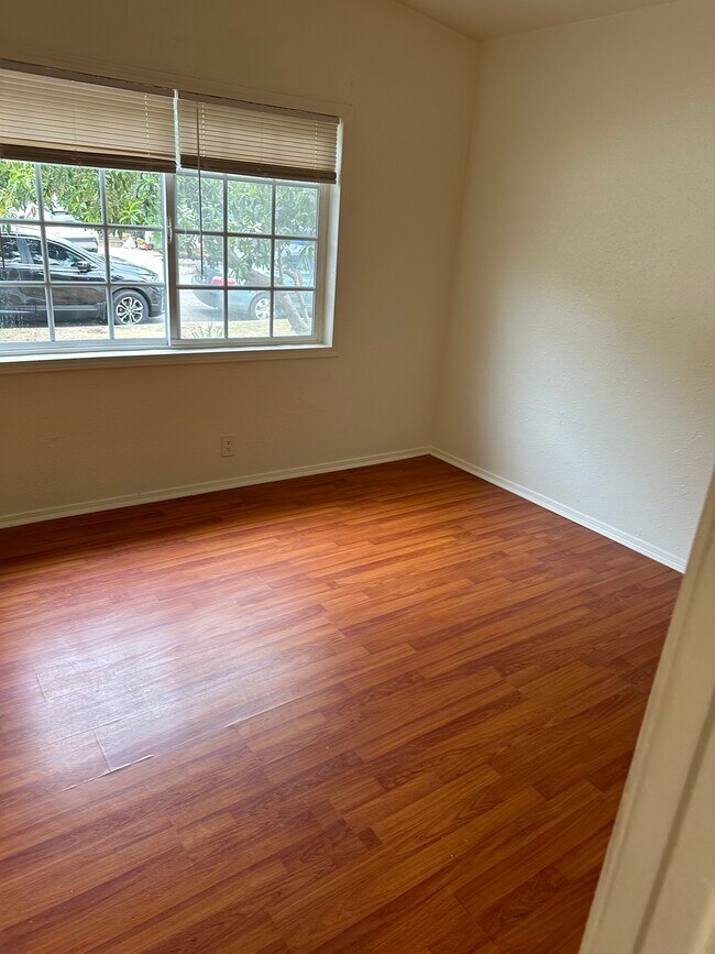 Building Photo - 3126 Roberts Ave