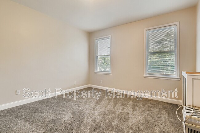 Foto del edificio - 824 E 33rd St