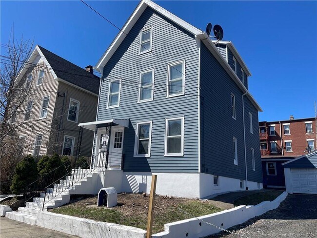 Building Photo - 60 Pardee St