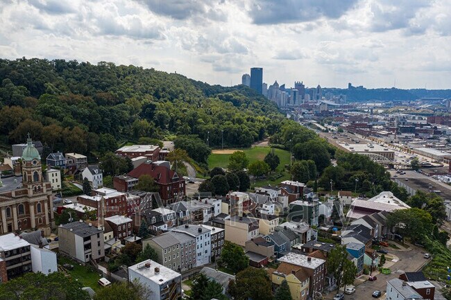 Foto del edificio - 3037 Pulawski Way