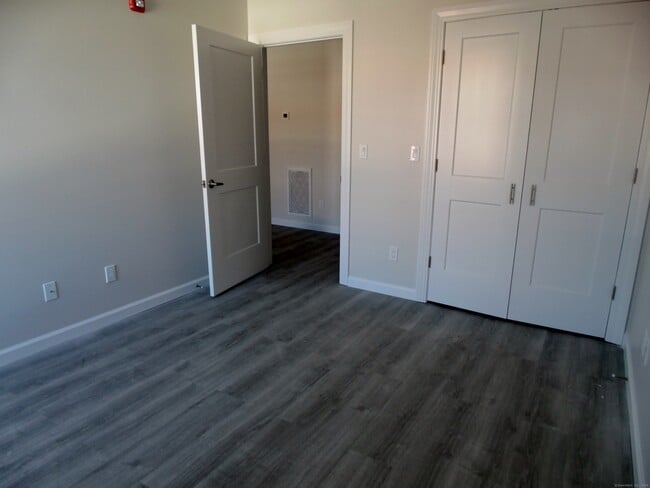 Building Photo - 2836 Fairfield Ave